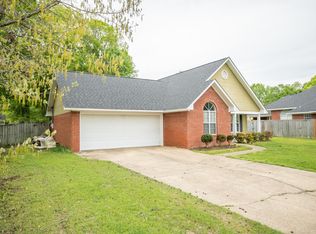 306 Drake Cir, Columbus, MS 39702