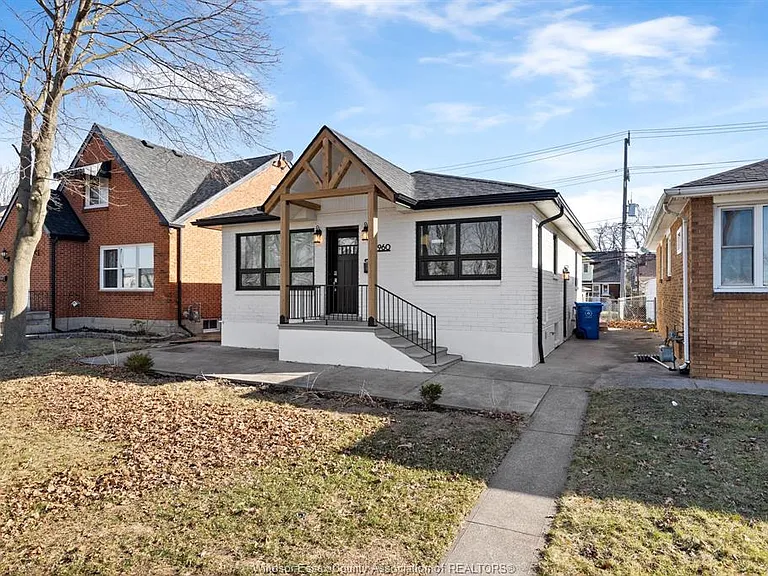 960 Janette Ave — Photo 1
