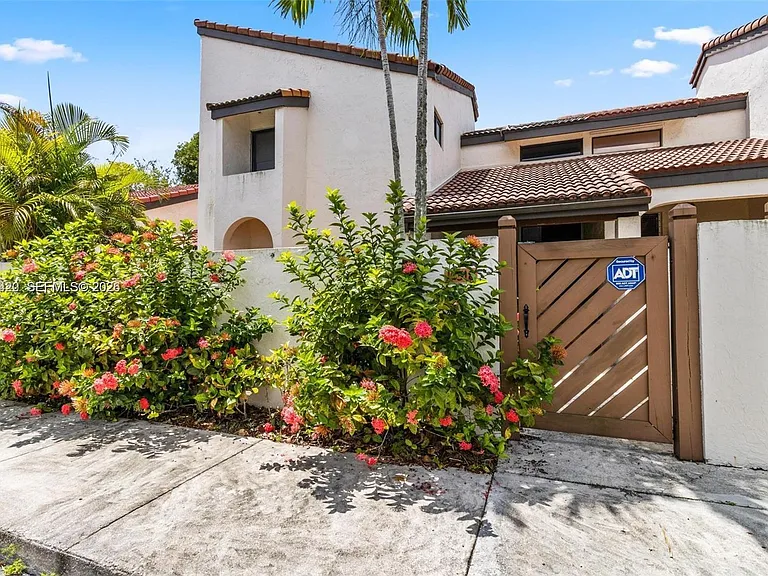12518 SW 94th Ter #12518 — Photo 1