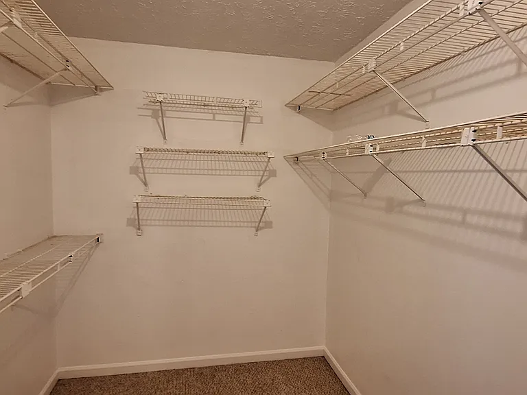 510 Plymouth Ln — Photo 9