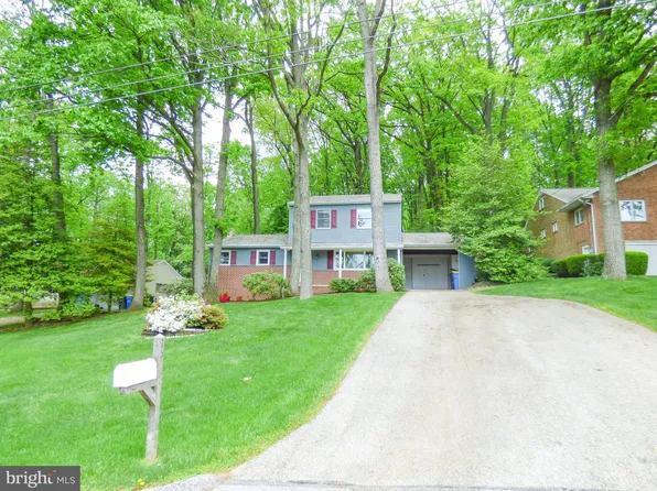 25 Woodside Dr, York, PA 17402