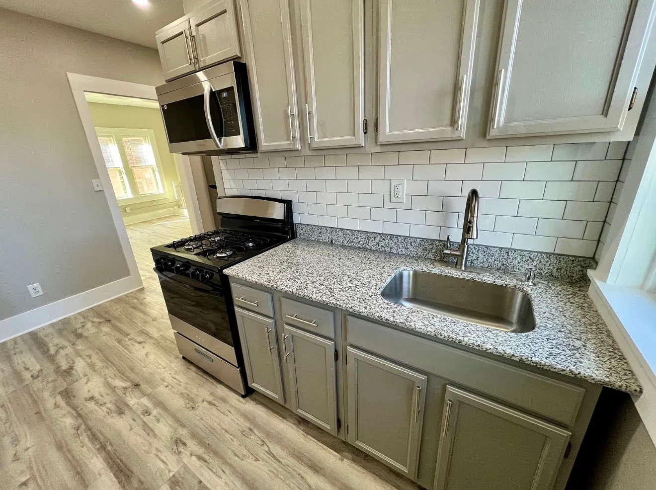 1 bed, 500 sqft, $1,100 — Photo 2