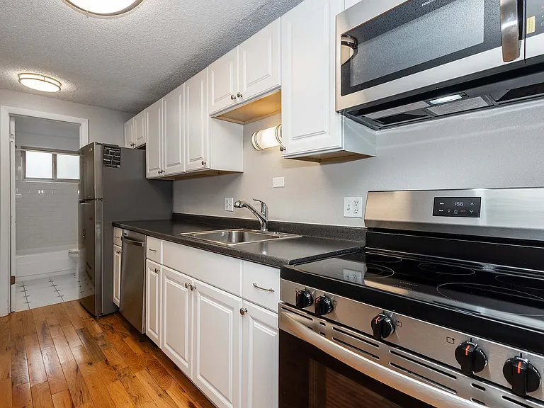 8 S Clarkson Street — Photo 17