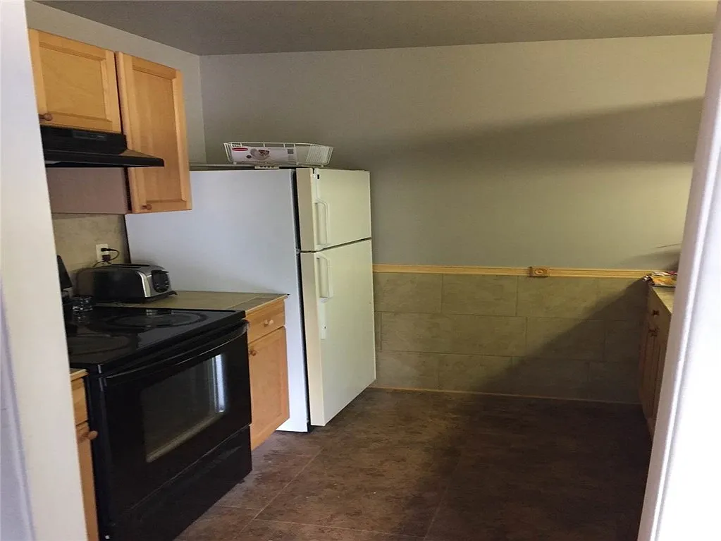 4 bed, 2.0 bath, $1,200 — Photo 2