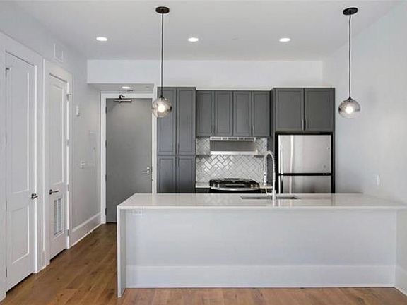 5th image of 221 Chartres St
