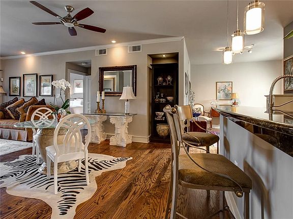 4th image of 3333 Darcy St #2108