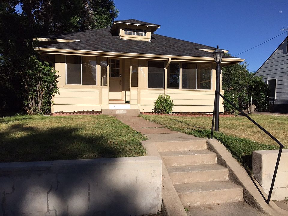 Super cute Denver bungalow. New roof & SUNNY front porch.
