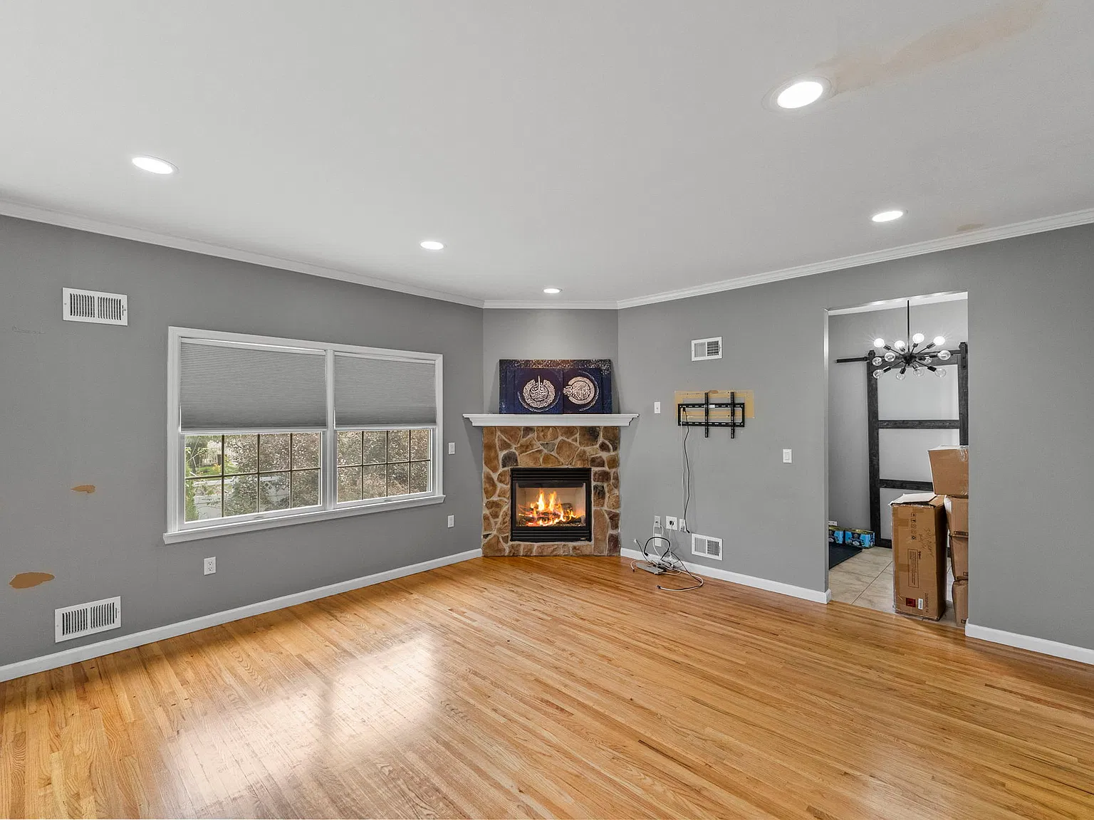 5 bed, 2.5 bath, $5,500 — Photo 2