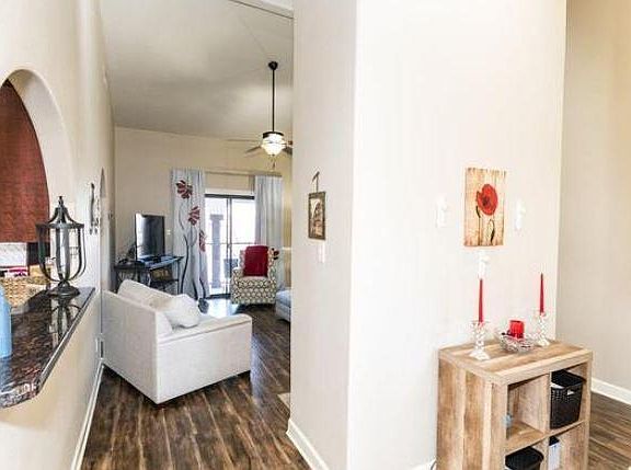 4th image of 301 Kingsrow Dr #508