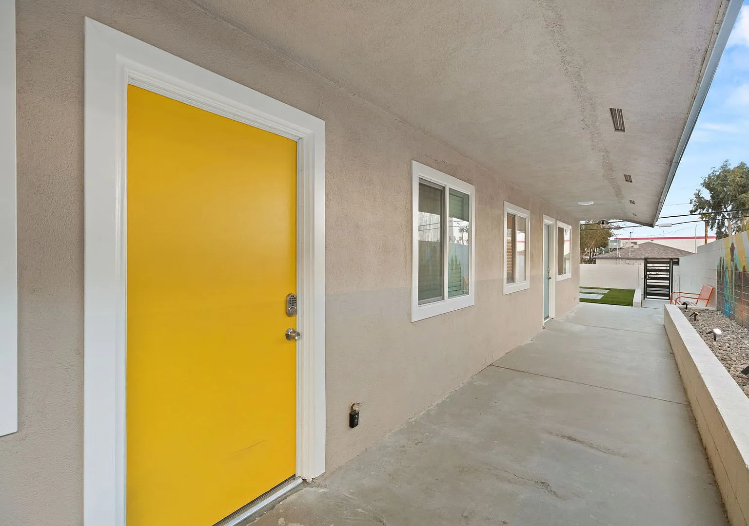 Updated 2-Bedroom Unit in Convenient Downtown Las Vegas Location — Photo 2