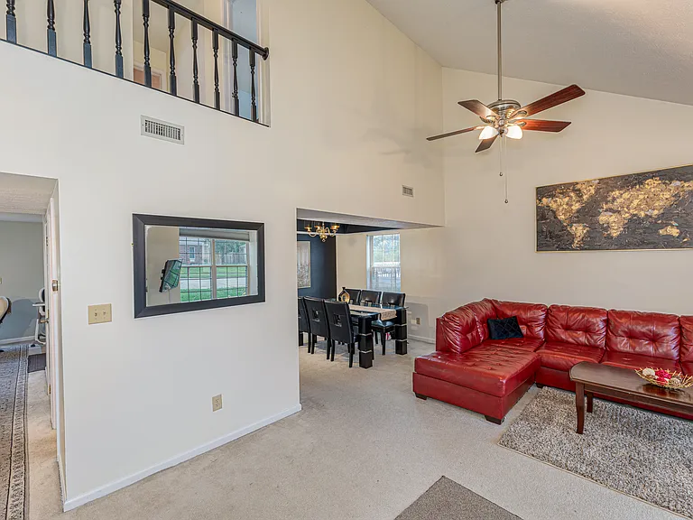 7555 Crickwood Ln — Photo 6