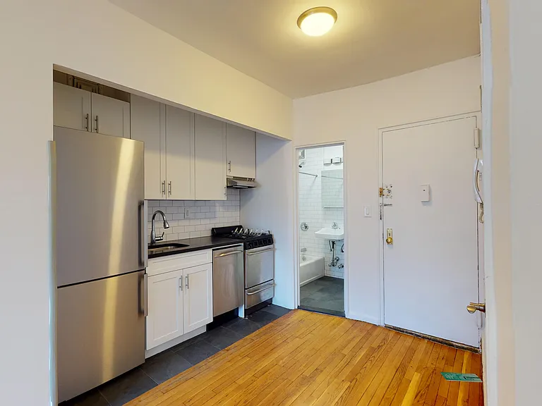 1483 1st Ave #3E — Photo 3