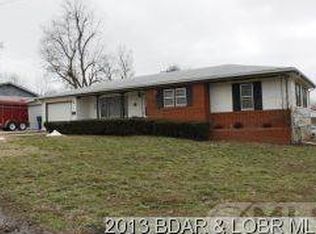 415 N Chestnut St, Eldon, MO 65026