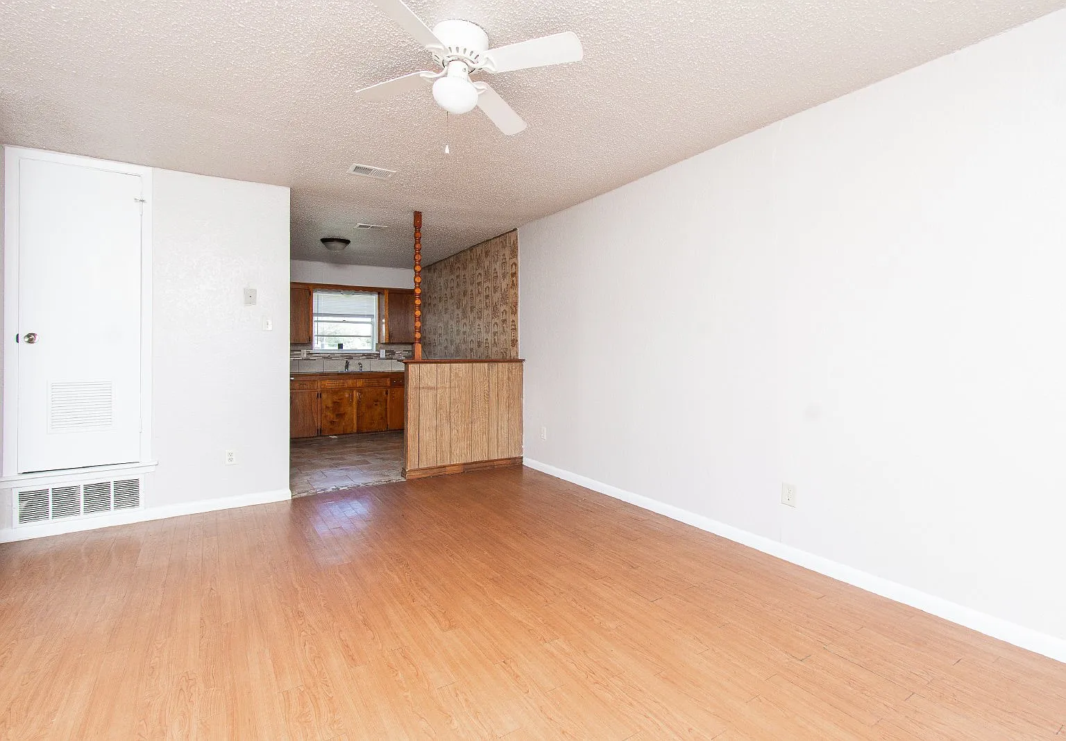 2 bed, 1.0 bath, 739 sqft, $750 — Photo 2