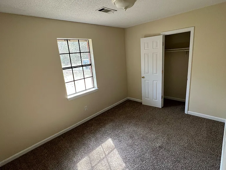 1097 Live Oak Dr — Photo 8
