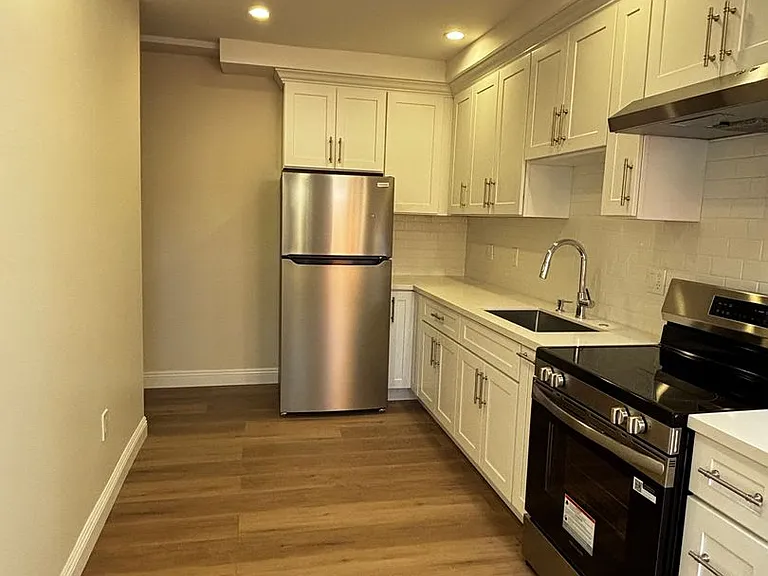 124-126 S Marengo Ave #124-D — Photo 5