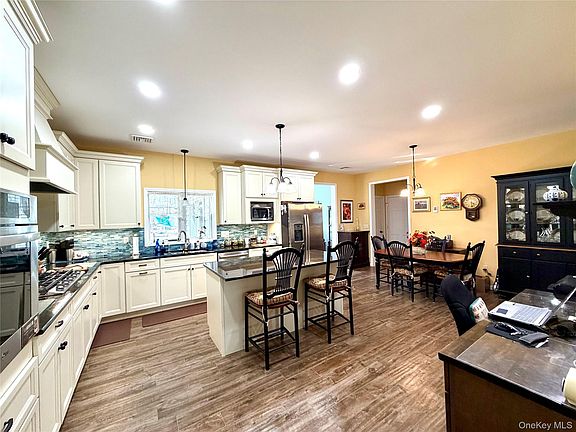 3rd image of 155 Willow Tree Road