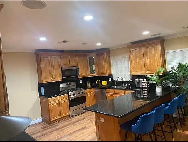 1327 Allen Ave — Photo 3