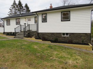 74 Degroff Pl, Park Ridge, NJ 07656