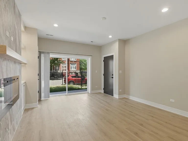 4933 S Champlain Ave #1 — Photo 3