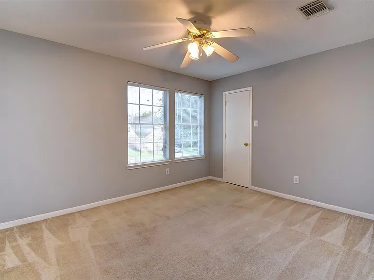 2114 Whirlaway Dr — Photo 32