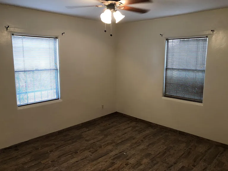1419 E Hedrick Dr — Photo 8