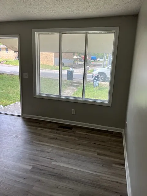 3 bed, 1250 sqft, $2,100 — Photo 3