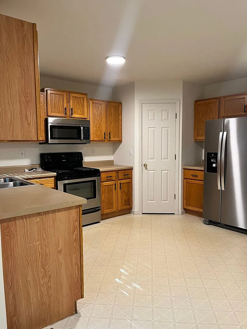 Live the Lake St. Louis Lifestyle! Welcome to 55 Monterey Cypress! — Photo 2