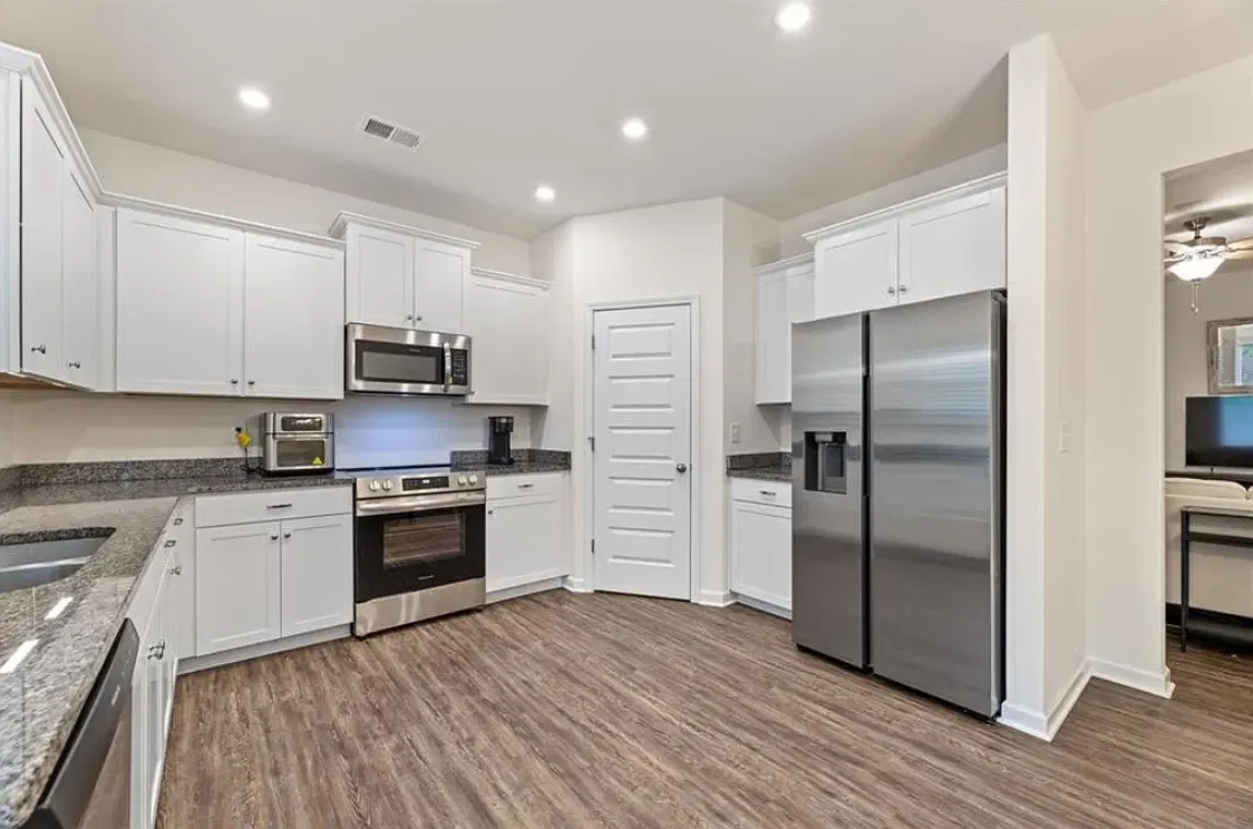 3 bed, 2.5 bath, 1697 sqft, $1,900 — Photo 3