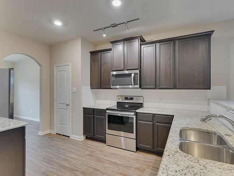 1517 Hill Top Ct — Photo 5