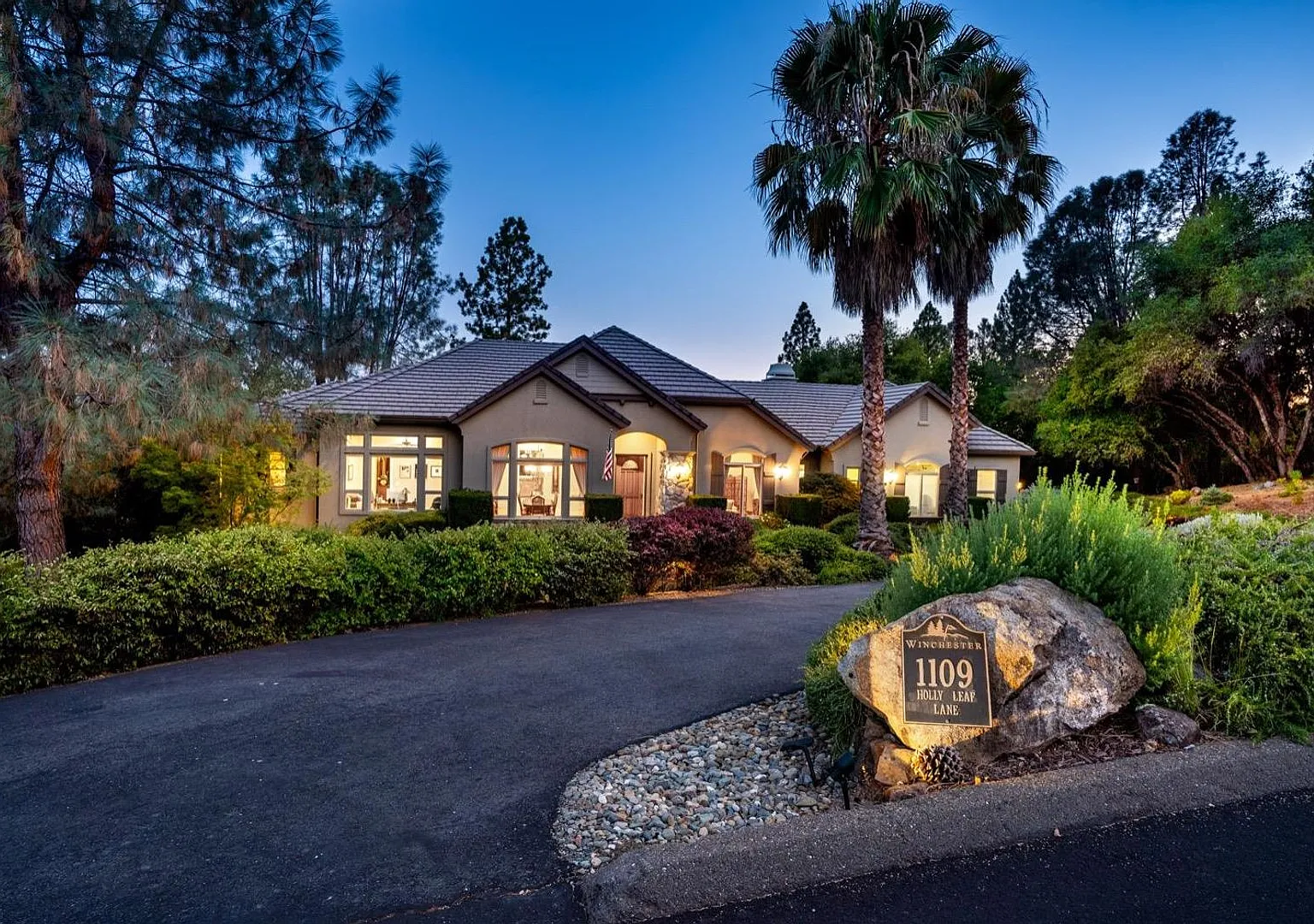 Stunning 4-Bedroom Home in Prestigious Winchester Country Club Community — Photo 3
