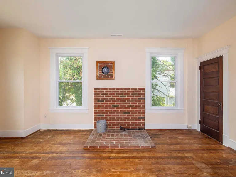 222 W Main St — Photo 46
