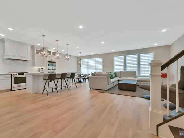 16 Lenape Ln, Old Tappan, NJ 07675