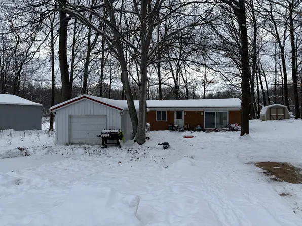 323 Eastland Dr, Leroy, MI 49655