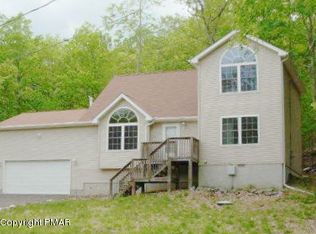 378 Saunders Dr, Bushkill, PA 18324