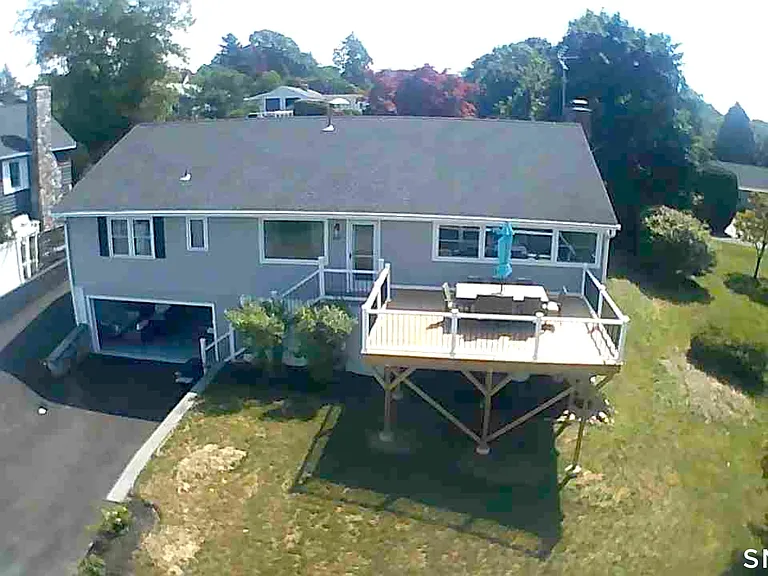 16 Candlewood Acres Rd — Photo 5