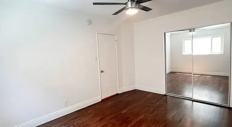 1023 N Hayworth Ave #5 — Photo 4