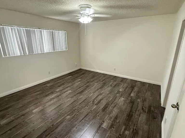 Royal Wyandotte Apartments — Photo 6
