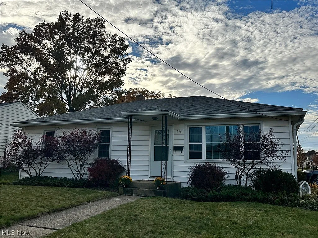 905 Niles St SW photo 1