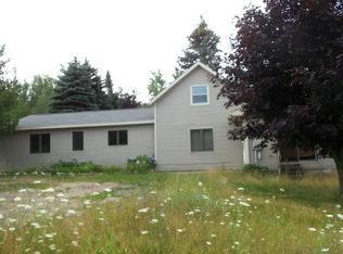 8142 Upper Bay Shore Rd, Charlevoix, MI 49720