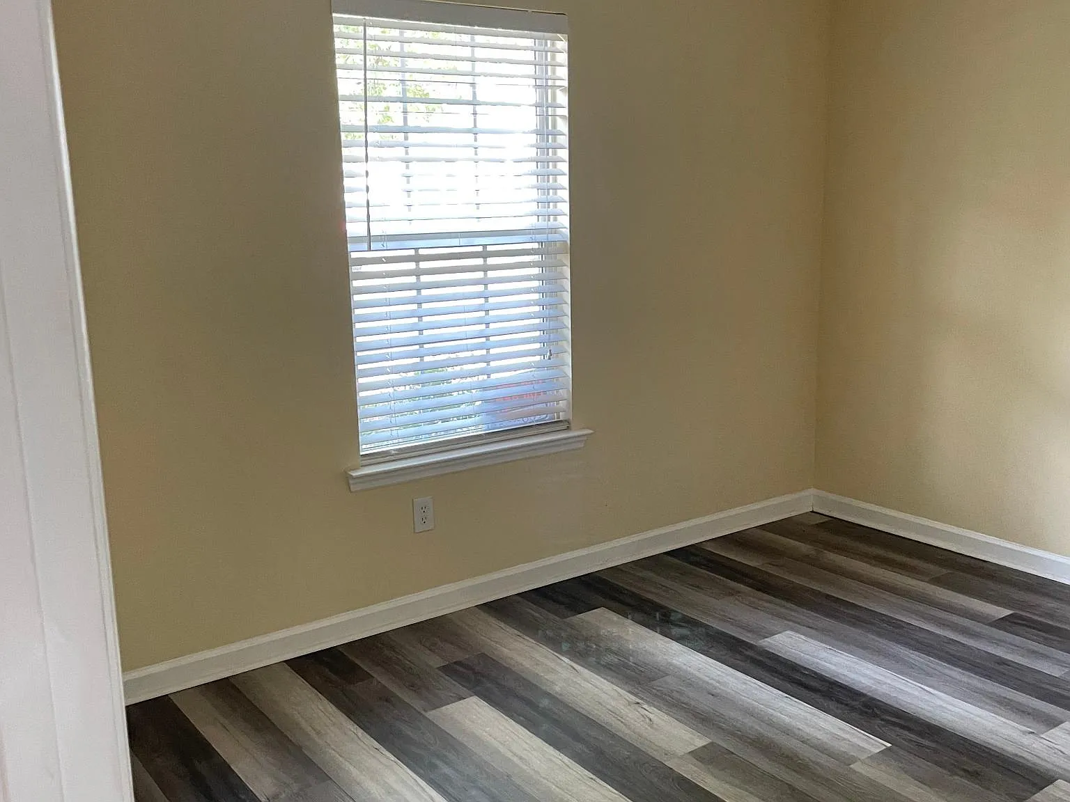 655 Brook Trl — Photo 4