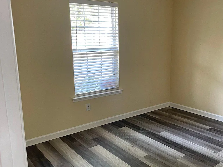 655 Brook Trl — Photo 4
