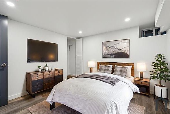 1st image of 104 W Ontario St #1