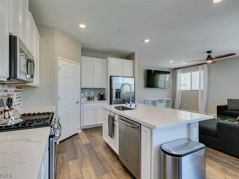 11940 Tomales Bay St — Photo 24