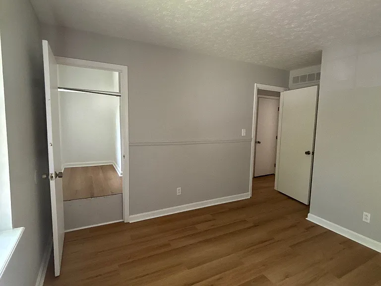 418 Lyndon Ln — Photo 10