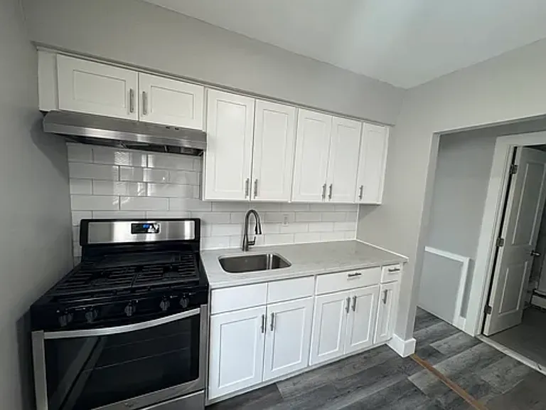 533-535 McKinley St #1A — Photo 2