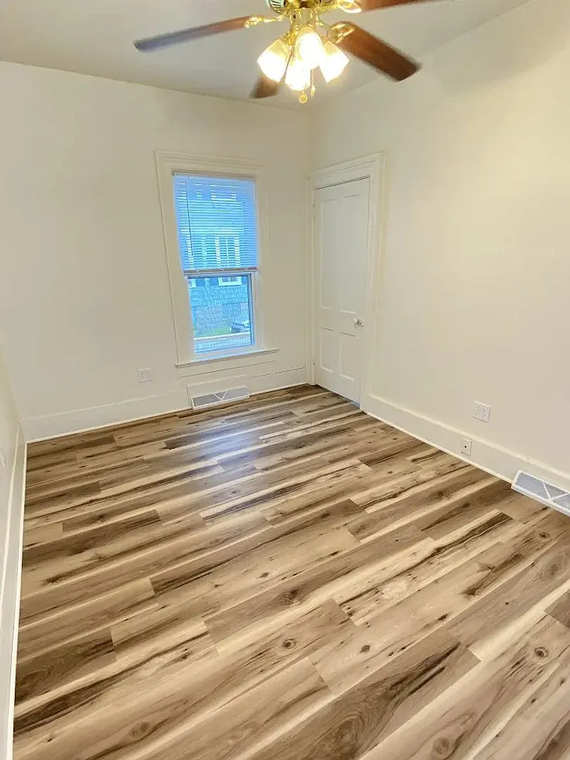 304 W Irving Ave — Photo 3