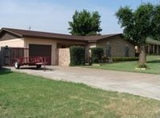 1009 Hillcrest Dr, Childress, TX 79201