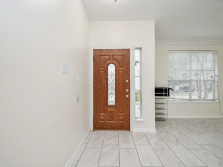 9641 Weldridge Dr — Photo 4