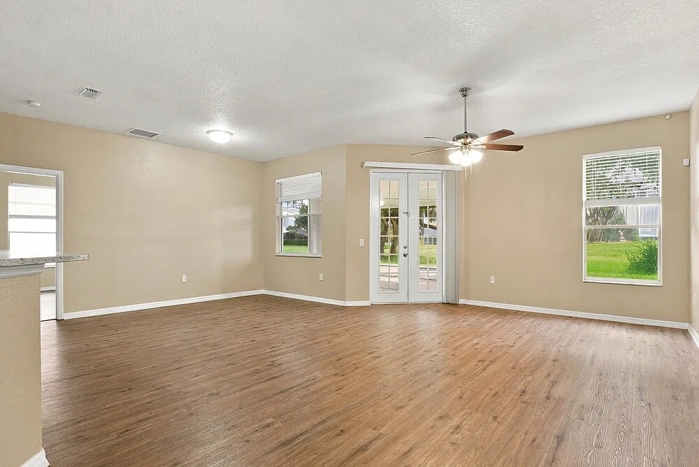 3 bed, 2.0 bath, 1874 sqft, $2,210 — Photo 3
